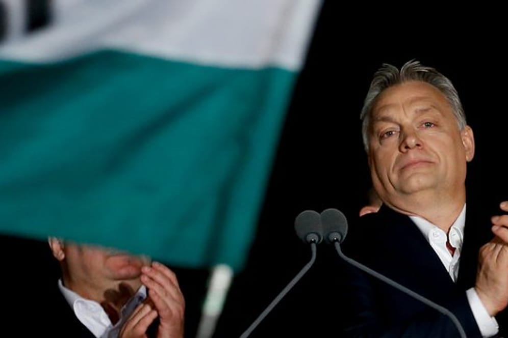Nach der Parlamentswahl hält Ungarns rechtsnationaler Ministerpräsident Orban die Zügel unverändert fest in der Hand.