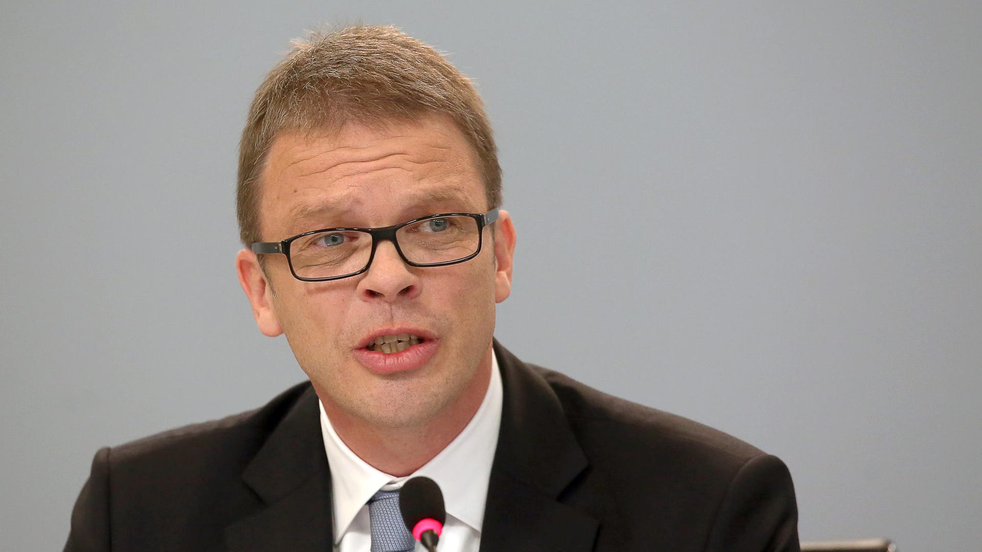 Christian Sewing: Der neue Chef der Deutschen Bank hat seine Mitarbeiter auf schwere Zeiten eingeschworen.