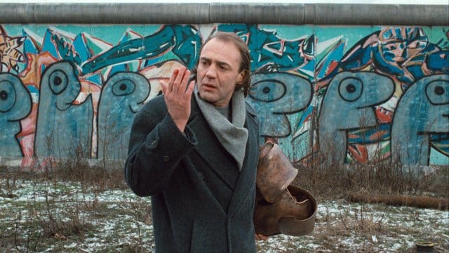 Schutzengel Damiel (Bruno Ganz) wird wegen seiner Liebe zu einer Trapezkünstlerin zum Menschen.