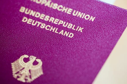 Das Innenministerium will Dschihadisten mit einem Doppelpass die deutsche Staatsbürgerschaft entziehen.