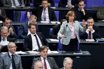 Beatrix von Storch sollte auf ihr Bundestagsmandat verzichten, fordert CSU-Generalsekretär Blume.