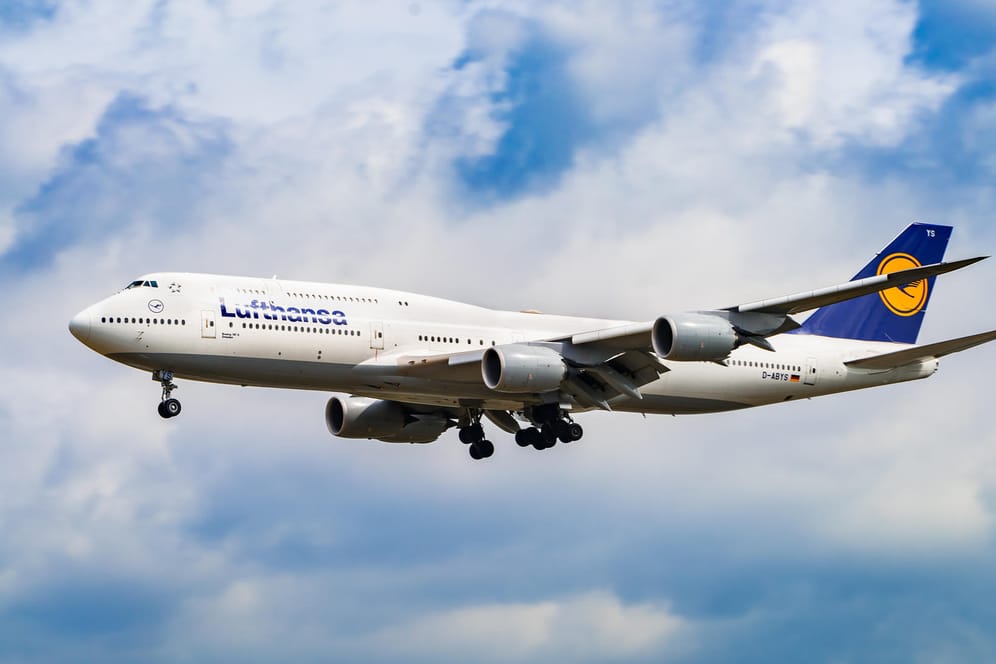 Flugzeug der Lufthansa: Die Airline muss zahlreiche Flüge wegen Warnstreiks ausfallen lassen.