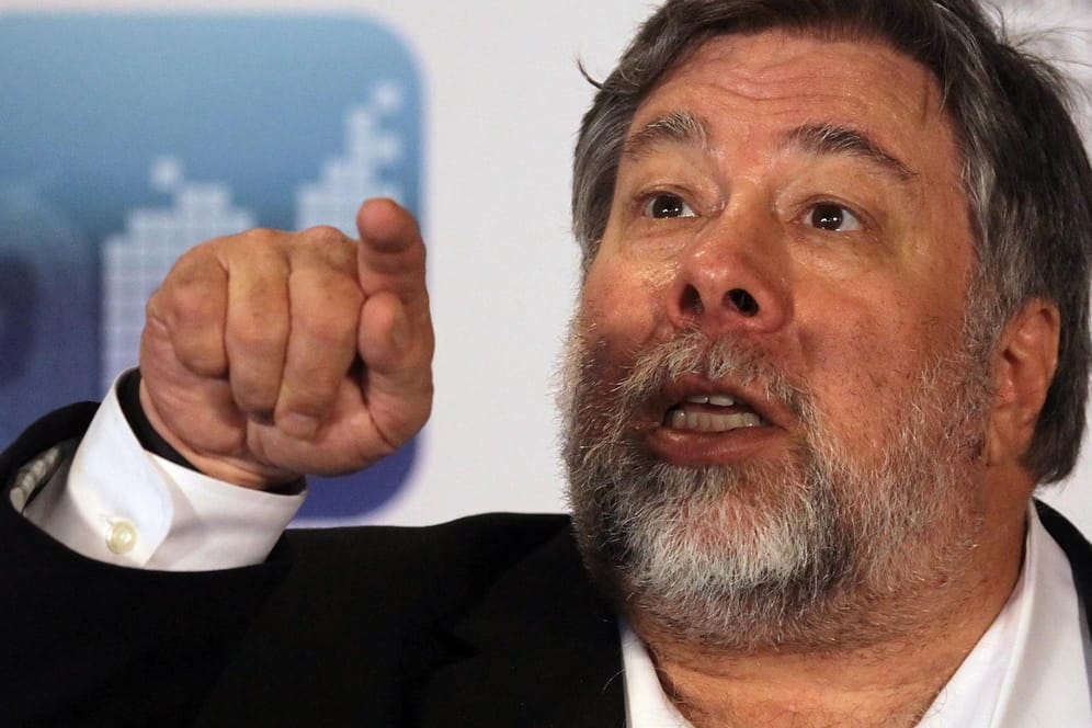 Apple-Mitgründer Steve Wozniak bei einer Präsentation in Russland: Wozniak schließt aus Protest Facebook-Konto.