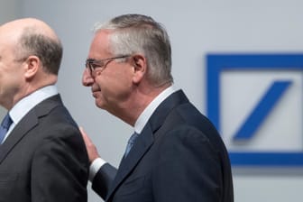 John Cryan und Paul Achleitner: Die Augen richten sich vermehrt auf Aufsichtsratschef Paul Achleitner, der im Hintergrund der Deutschen Bank die Strippen zieht.