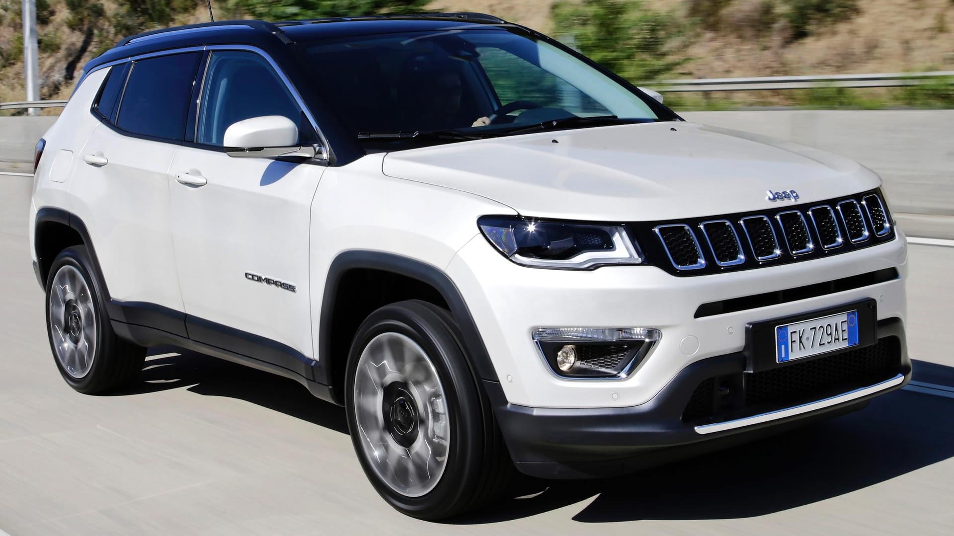 Jeep Compass: Er wird auch mit kleinem Diesel und reinem Frontantrieb angeboten.