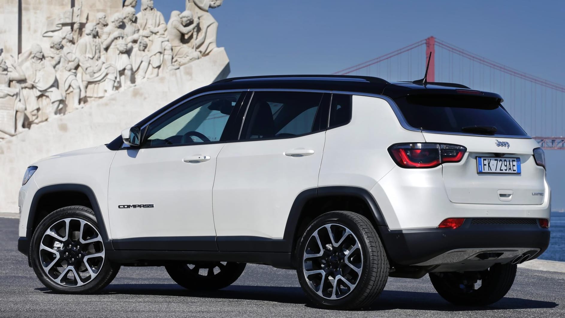 Gelungene Heckpartie am Jeep Compass: Im Vergleich zu den ersten beiden Modellgenerationen wirkt die Neuauflage deutlich gefälliger.