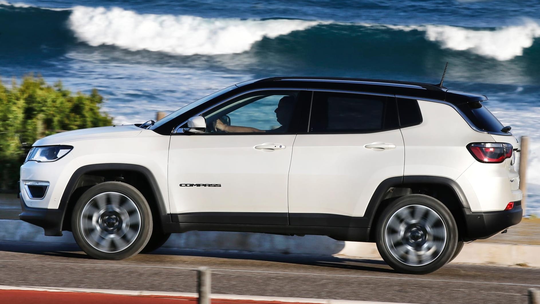 Jeep Compass: Das gut 4,40 Meter SUV ist eine attraktive Alternative zu eher langweiligen Kompaktmodellen.