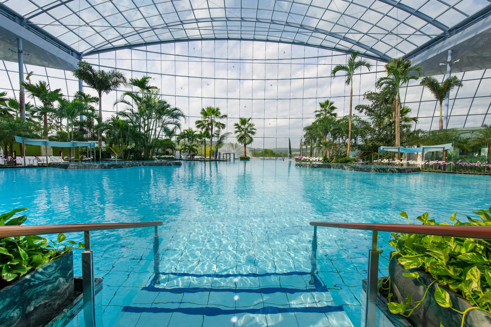 Ein Wasserbecken, aufgenommen in der "Badewelt" Sinsheim: Prozess um Sex in der Umkleidekabine vom "Badeparadies" Sinsheim.