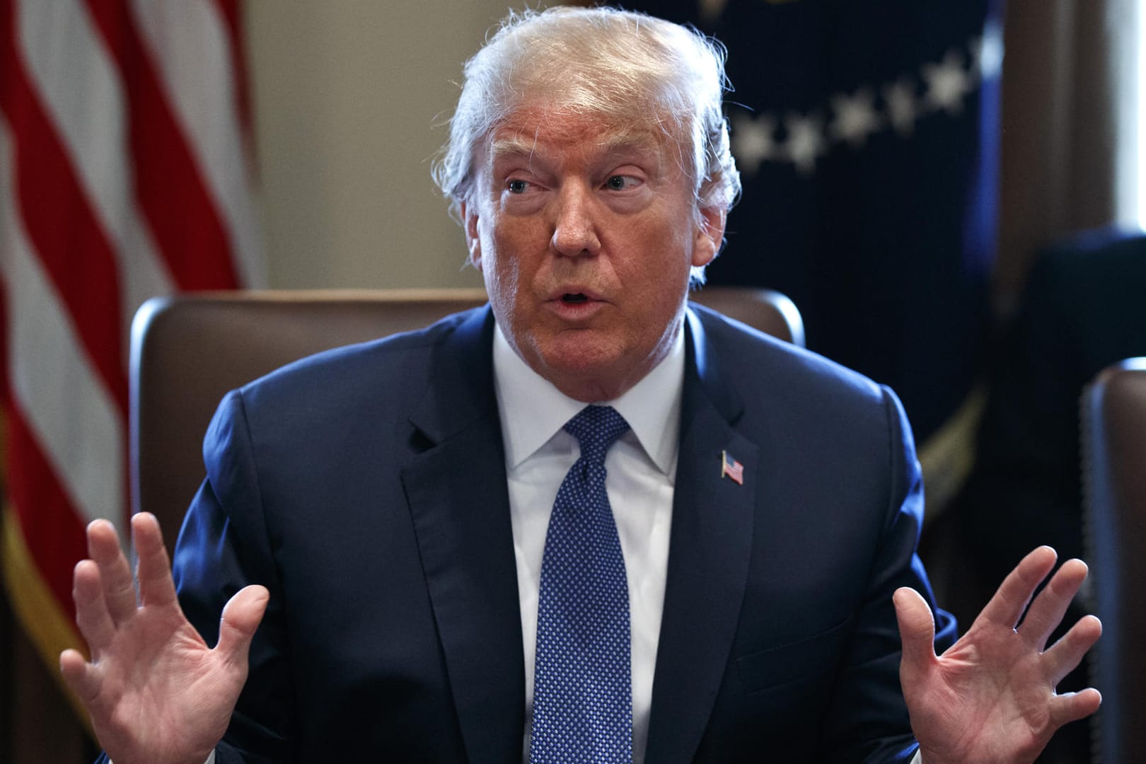 Donald Trump spricht bei einer Kabinettssitzung im Weißen Haus: Der US-Präsident hat eine schnelle Reaktion der USA nach dem mutmaßlichen Giftgaseinsatz in Syrien angekündigt.