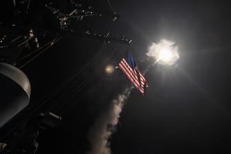 7. April 2017: Vom Zerstörer USS Porter startet ein Marschflugkörper, der den Luftwaffenstützpunkt Schayrat in Syrien zum Ziel hat.
