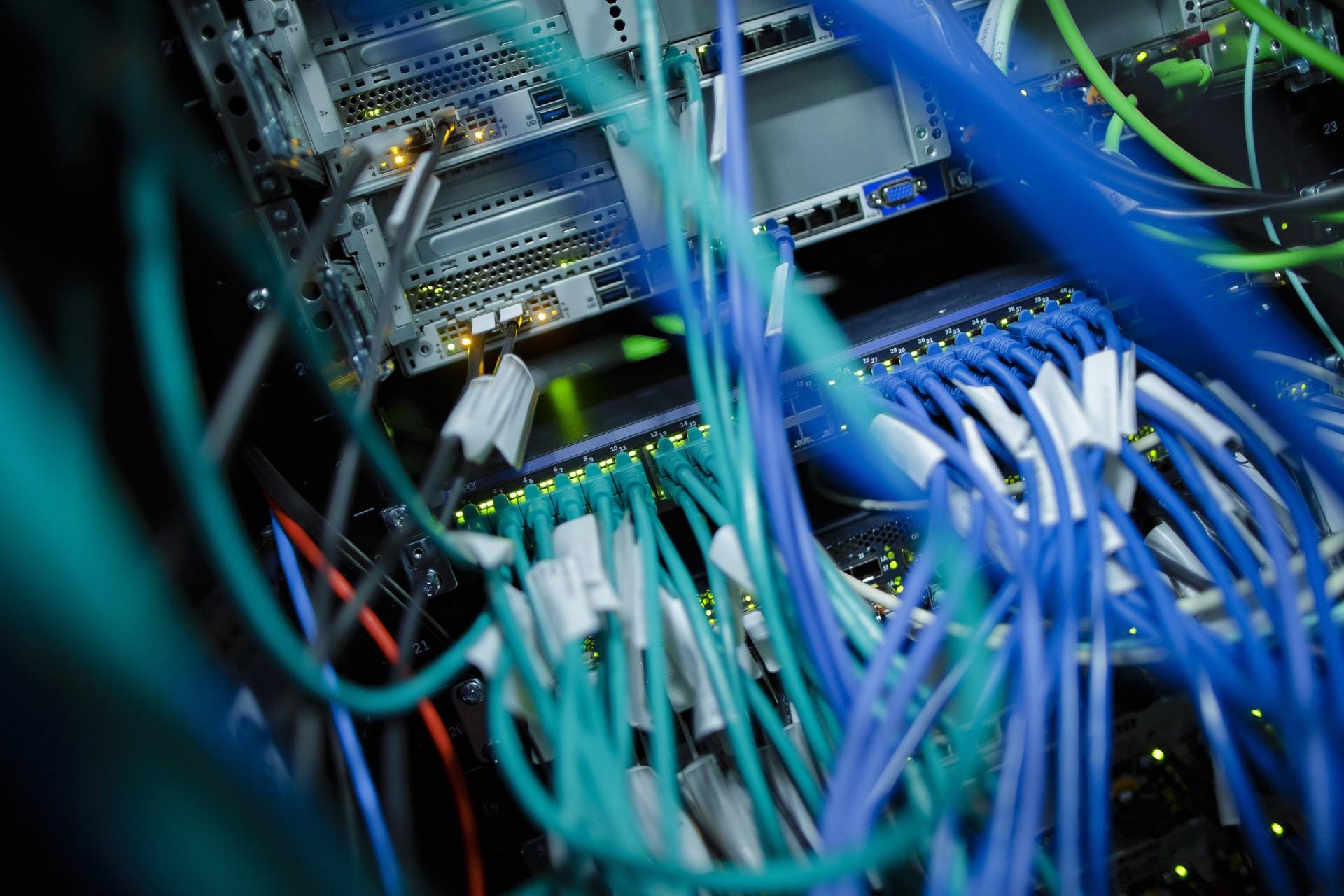 Server im Rechenzentrum (Symbolfoto): Stromausfall im Knotenpunkt