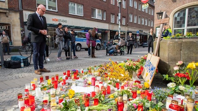 Markus Lewe, der Oberbürgermeister der Stadt Münster, steht am Tatort vor dem Kiepenkerl. Markus Lewe, der Oberbürgermeister der Stadt Münster, steht am Tatort vor dem Kiepenkerl.