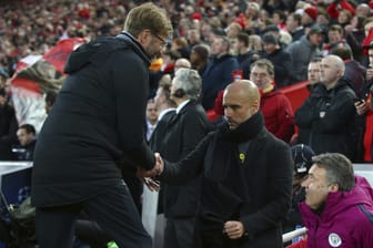 Jürgen Klopp und Pep Guardiola beim Shakehands im Hinspiel: Der Liverpool-Trainer triumphierte über den City-Coach.