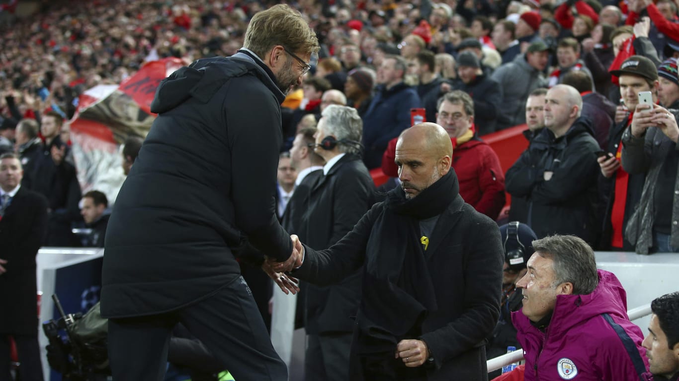Jürgen Klopp und Pep Guardiola beim Shakehands im Hinspiel: Der Liverpool-Trainer triumphierte über den City-Coach.