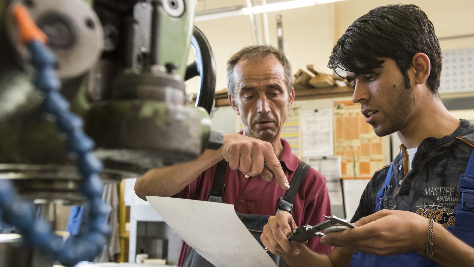 Ausbildung für junge Flüchtlinge: Immer mehr Geflüchteten entscheiden sich für eine Berufsausbildung, um bessere Zukunftschancen zu haben.