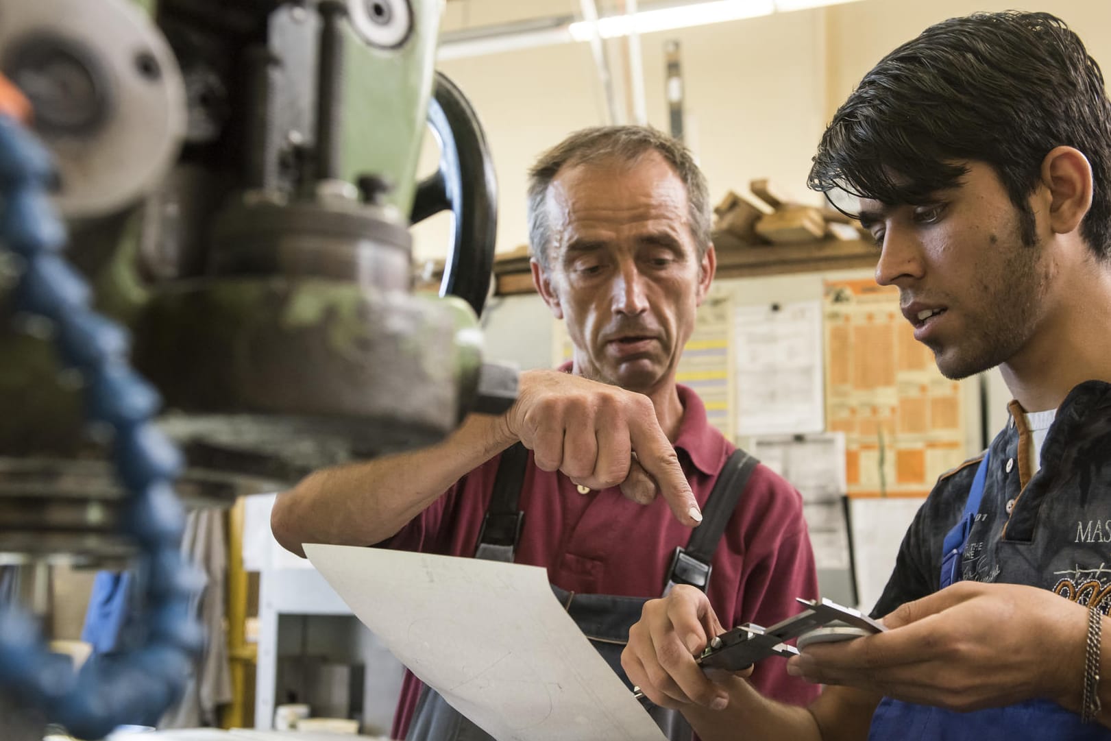 Ausbildung für junge Flüchtlinge: Immer mehr Geflüchteten entscheiden sich für eine Berufsausbildung, um bessere Zukunftschancen zu haben.