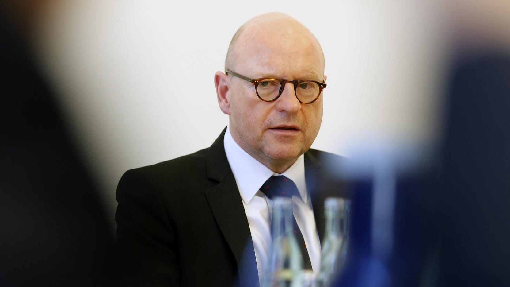 Münsters Oberbürgermeister Markus Lewe hat seine Behörden verteidigt: "Im Gespräch und aus dem Inhalt des Schreibens ergaben sich keinerlei Hinweise auf eine unmittelbar drohende Suizidgefahr oder Fremdgefährdung", erklärte er in Hinblick auf die Besuche des Amokfahrers beim Gesundheitsamt.