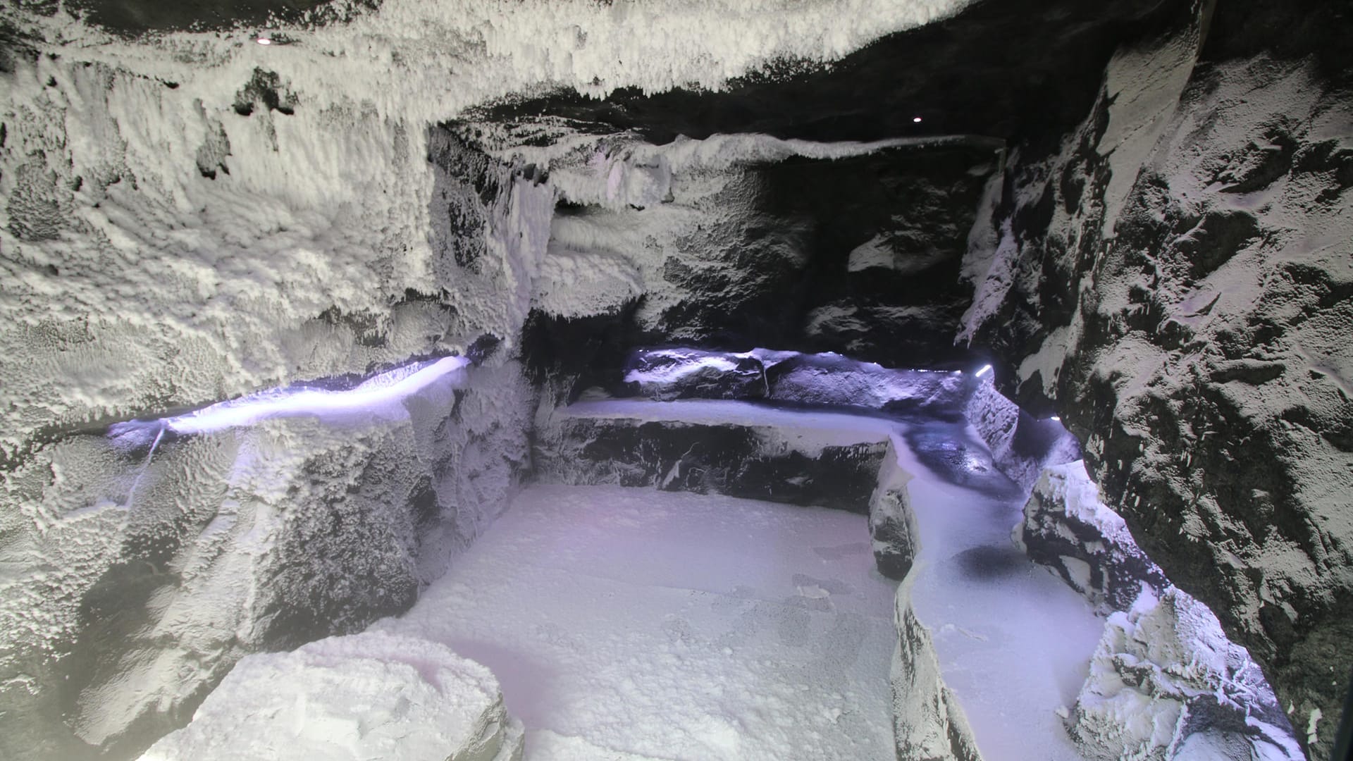 Schneesauna: Die schnelle Abkühlung nach der Sauna bei Minusgraden soll das Herz-Kreislauf-System stärken.