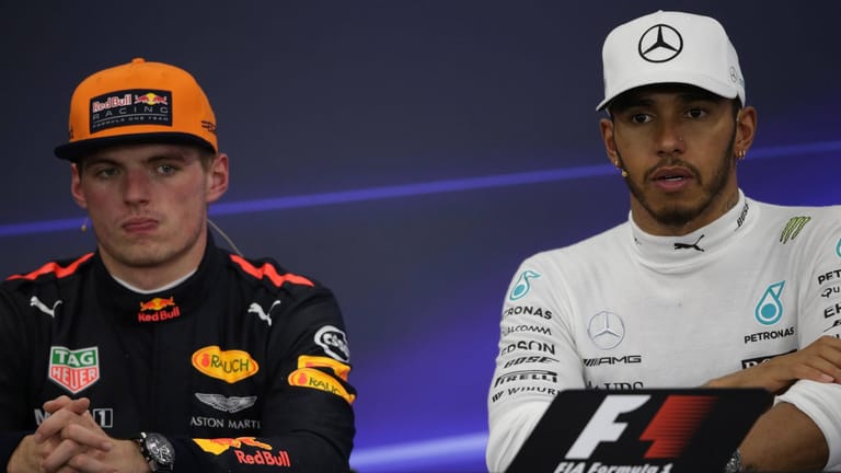Max Verstappen (links) und Lewis Hamilton: Der Niederländer liegt mit acht Punkten auf dem zehnten Platz der Fahrerwertung, Hamilton hat 33 Zähler geholt und ist Zweiter.