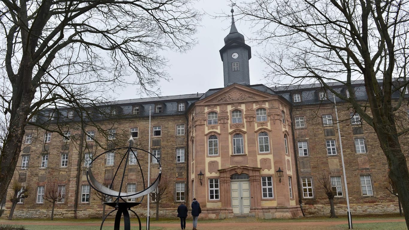 Zwei Männer an der Klosterschule in Roßleben (Thüringen): Acht Jahre Haft für Klosterschüler aus Thüringen.