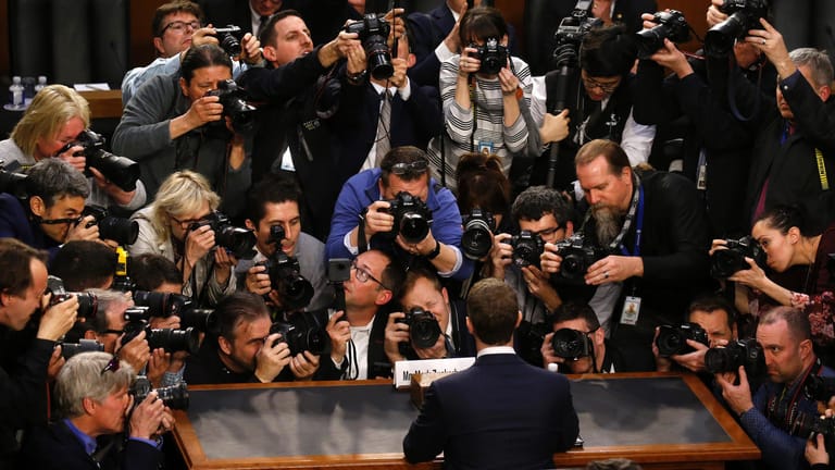 Mark Zuckerberg gilt als medienscheu - der Auftritt vor dem Senat dürfte ihn Überwindung gekostet haben.