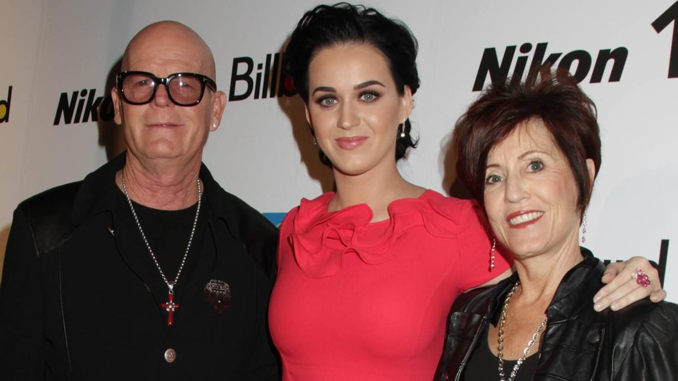 Katy Perry mit ihren Eltern Keith und Mary Hudson.
