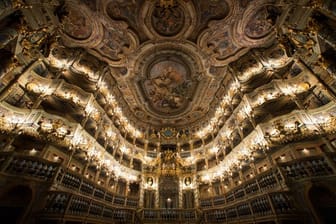 Das sanierte Markgräfliche Opernhaus in Bayreuth erstrahlt wieder in goldener Opulenz.