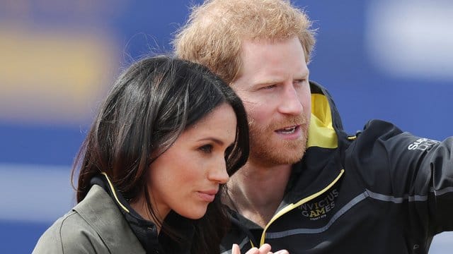 Der britische Prinz Harry und seine Verlobte Meghan Markle laden keine Politiker zu ihrer Hochzeit ein. Der britische Prinz Harry und seine Verlobte Meghan Markle laden keine Politiker zu ihrer Hochzeit ein.