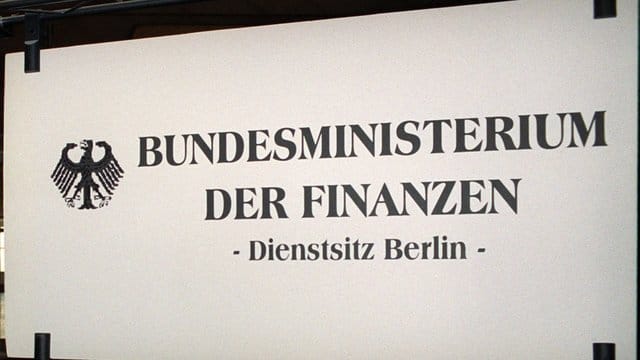 Beim Bund stieg der Überschuss besonders stark von 5 Milliarden auf 30,6 Milliarden Euro. Beim Bund stieg der Überschuss besonders stark von 5 Milliarden auf 30,6 Milliarden Euro.