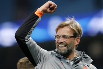 Jubel bei Jürgen Klopp: Der Trainer verriet nun, wie er die Liverpool-Stars in Manchester motivierte.