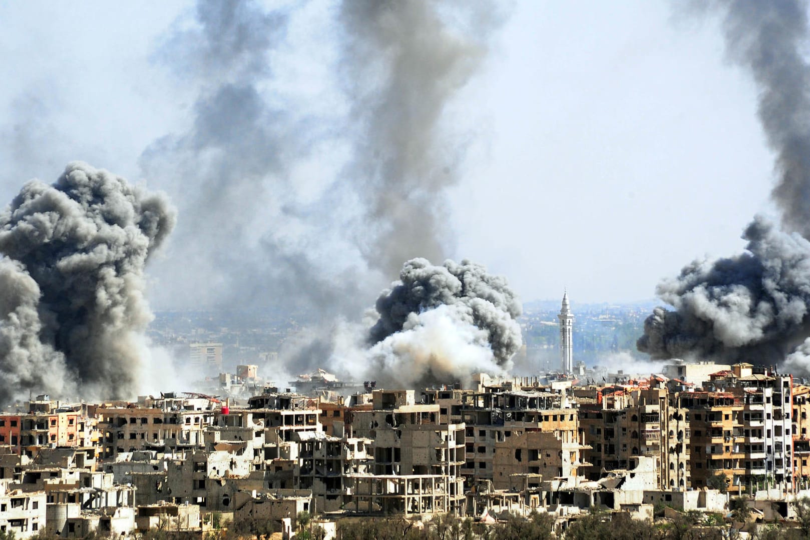 Raketenangriff auf das syrische Duma: Ein Ende des Bürgerkriegs ist nicht absehbar.