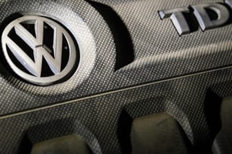Motorabdeckung eines VW-Diesel: Auch angesichts des Diesel-Skandals plant die EU die Einführung von Sammelklagen.
