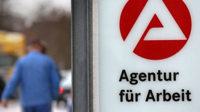 Nahles' Nachfolger als Arbeitsminister, Hubertus Heil, hat eine Prüfung der Hartz-IV-Sanktionen angekündigt. Nahles' Nachfolger als Arbeitsminister, Hubertus Heil, hat eine Prüfung der Hartz-IV-Sanktionen angekündigt.