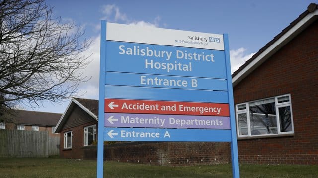 Eingangsschild vor dem Salisbury Memorial Hospital. Eingangsschild vor dem Salisbury Memorial Hospital.