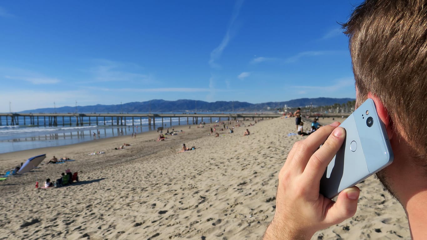 Roaming im Urlaub: Im EU-Ausland muss sich niemand mehr die gewohnte Smartphone-Nutzung verkneifen.