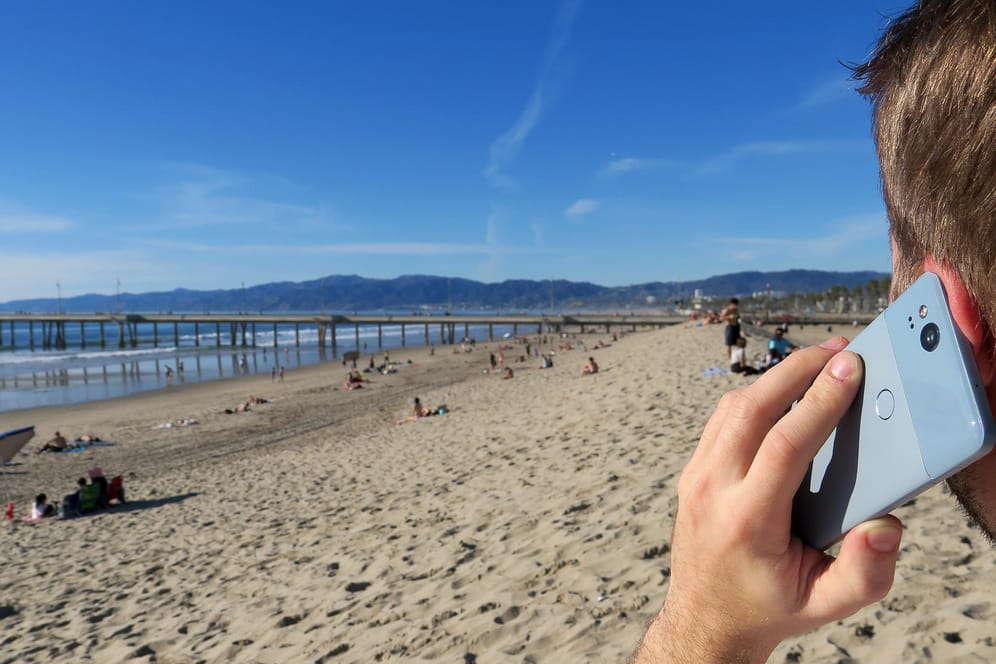 Roaming im Urlaub: Im EU-Ausland muss sich niemand mehr die gewohnte Smartphone-Nutzung verkneifen.