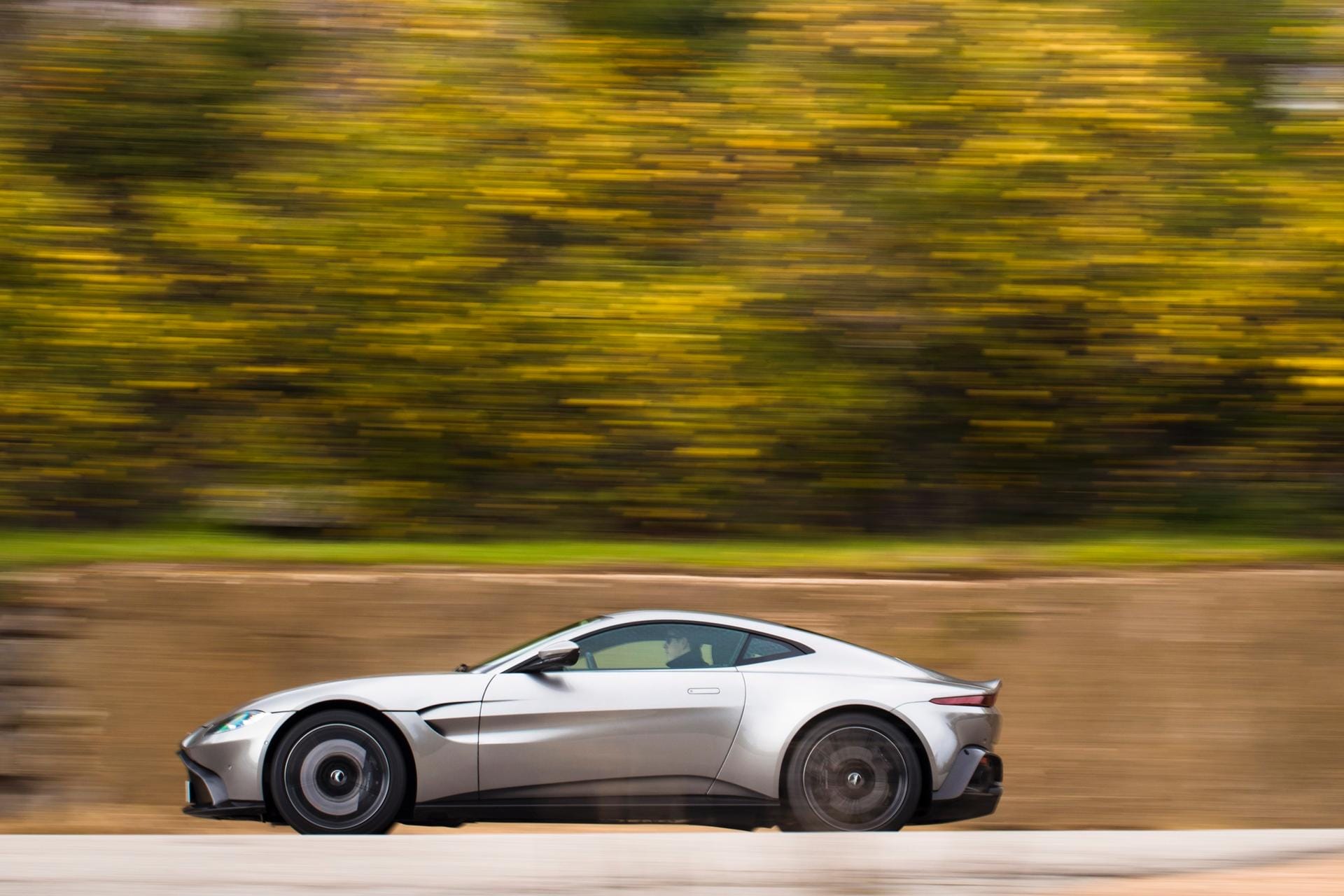 Aston Martin Vantage: eine Kampfansage an den Porsche 911.