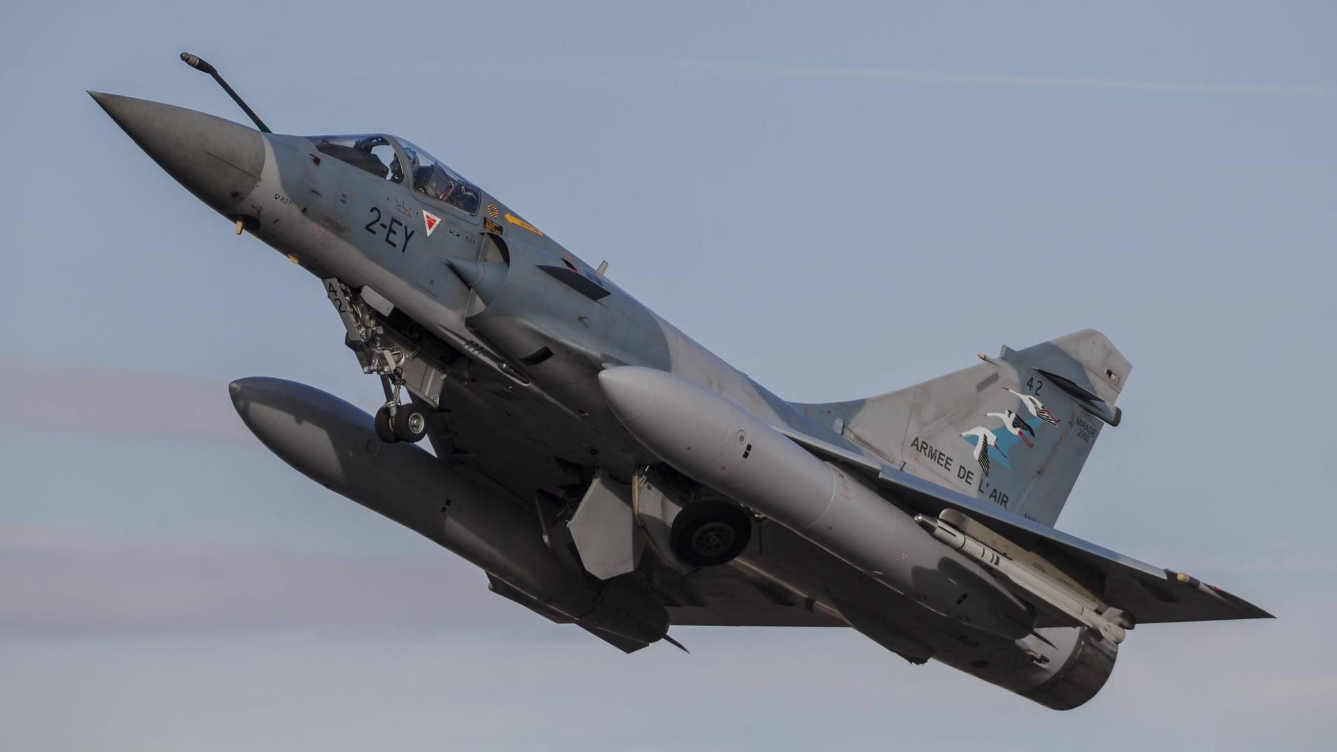 Ein Flieger des Typs Mirage-5: Ein griechischer Pilot ist bei einem Absturz mit seinem Kampfbomber ums Leben gekommen.