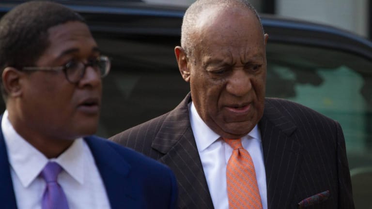 US-Komiker Bill Cosby auf dem Weg zum Gericht: Er soll 1982 Model Janice Dickinson vergewaltigt haben.