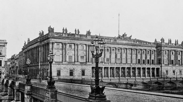 Berliner Börse auf einem Foto aus dem Jahr 1886: Sie wurde im Jahr 1860 erbaut, aber im Jahr 1945 zerstört.