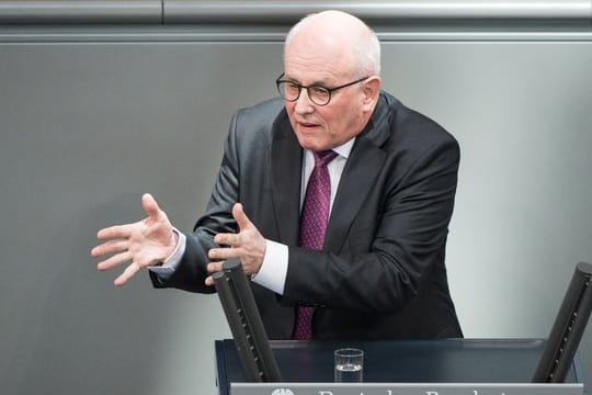 Unions-Fraktionschef Volker Kauder über den Facebook-Datenskandal: "Was für ein gröberes Vergehen kann es in einer Demokratie geben? Das ist doch unfassbar.