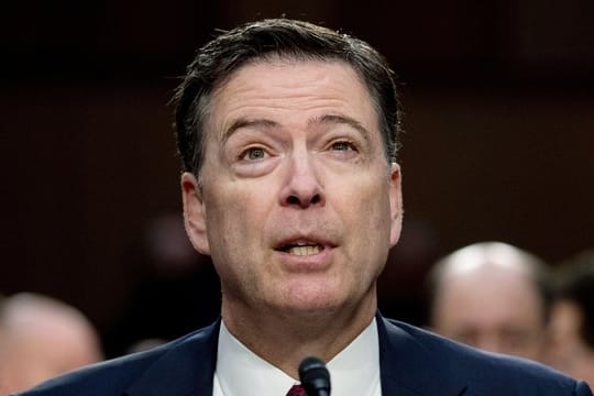 Der ehemalige FBI-Direktor James Comey spricht bei seiner Anhörung vor dem Geheimdienstausschuss des US-Senats in Washington.