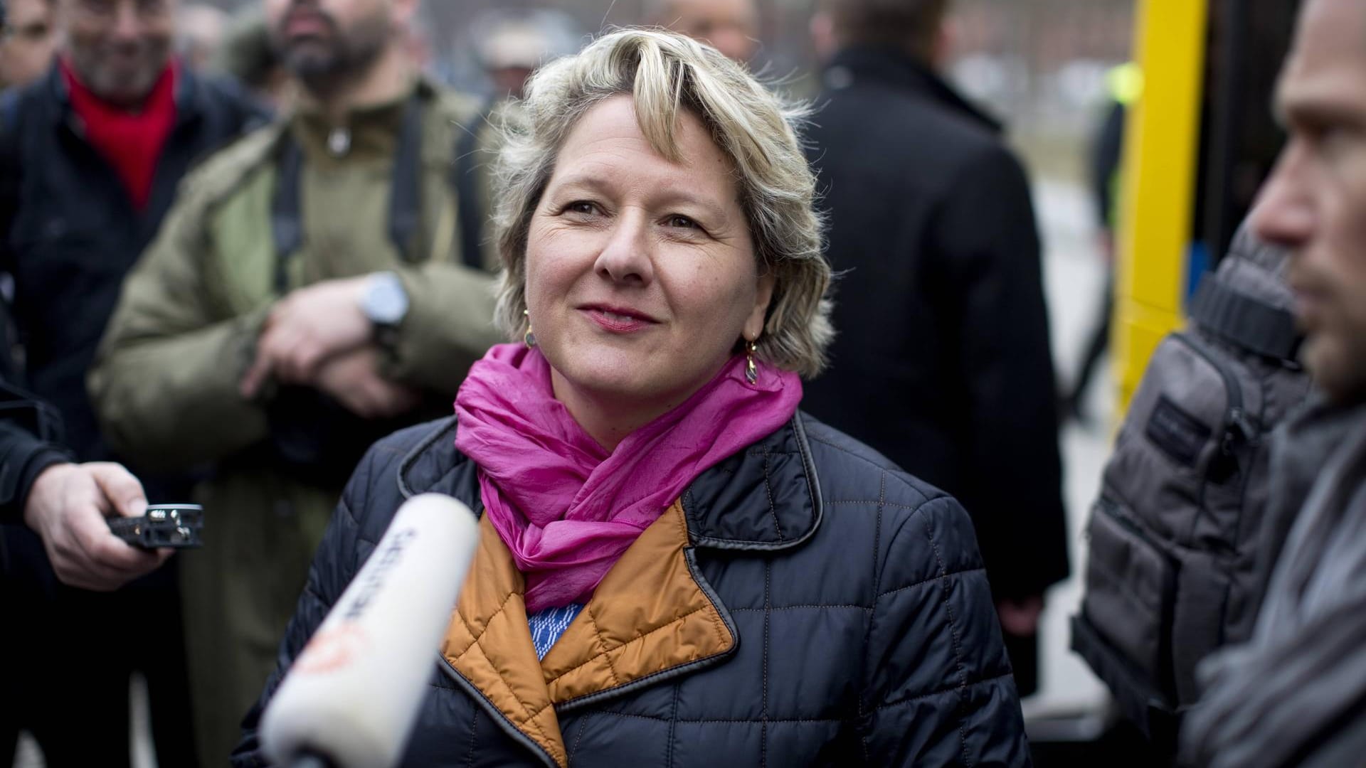 Umweltministerin Svenja Schulze: Die Bundesumweltministerin setzt sich für eine Hardware-Nachrüstung von Dieselfahrzeugen ein. Umweltministerin Svenja Schulze: Die Bundesumweltministerin setzt sich für eine Hardware-Nachrüstung von Dieselfahrzeugen ein.