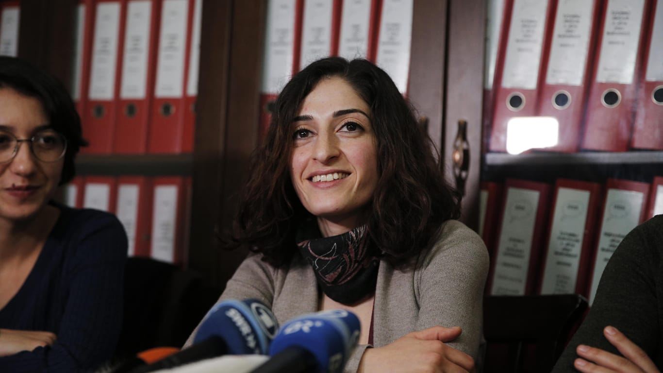 Die Journalistin Mesale Tolu: Sie berichtet, ein weiterer deutscher Journalist sei in der Türkei festgenommen worden.