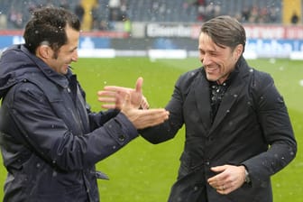 Bayerns Sportdirektor Hasan Salihamidzic (l.) mit Frankfurt-Trainer Niko Kovac: Bald arbeiten die früheren Mitspieler in München wieder zusammen.