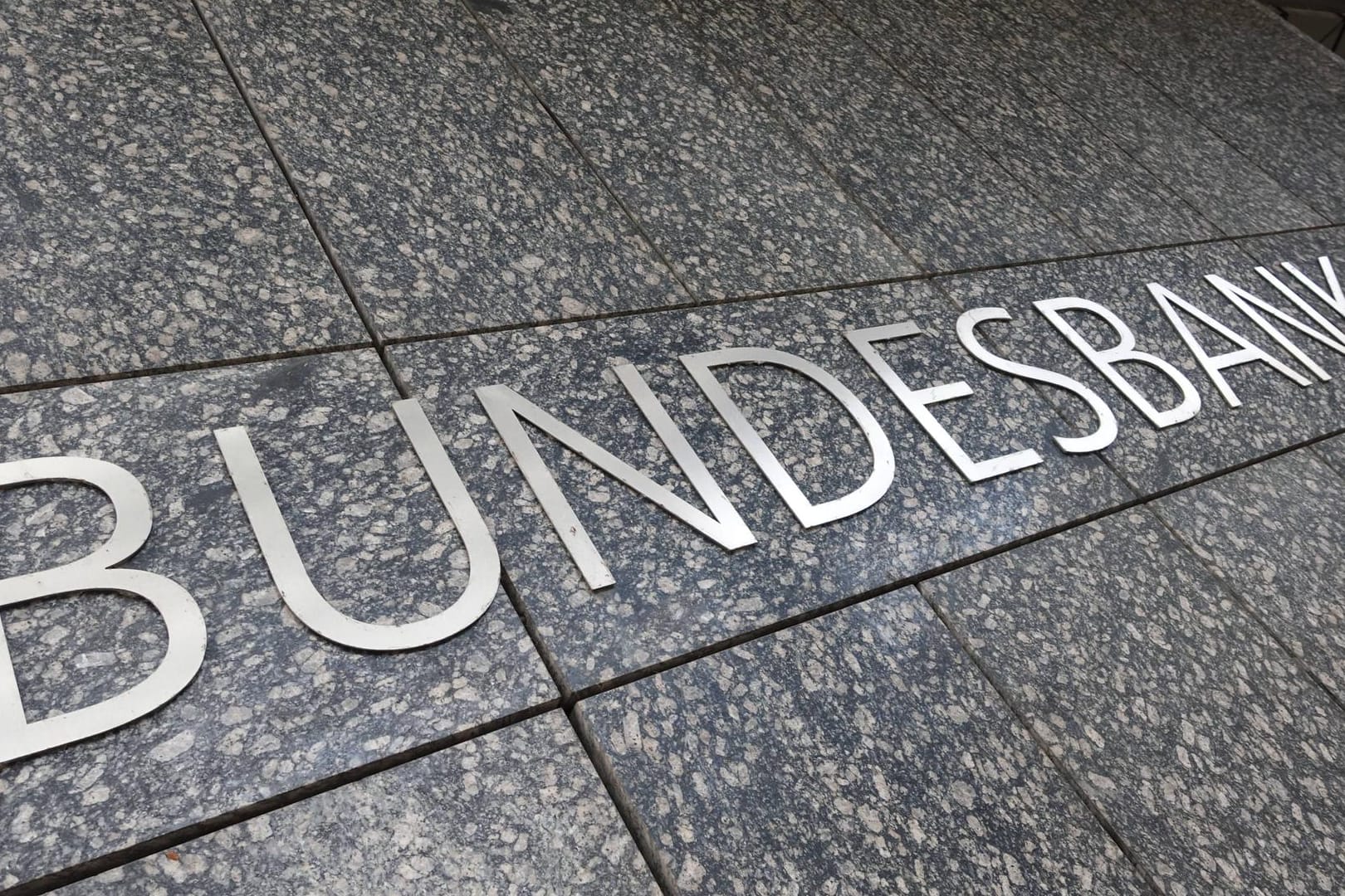 Die Filiale der Deutschen Bundesbank: Trotz Zinsflaute ist das Privatvermögen deutsche Bürger so hoch wie nie. Die Filiale der Deutschen Bundesbank: Trotz Zinsflaute ist das Privatvermögen deutsche Bürger so hoch wie nie.