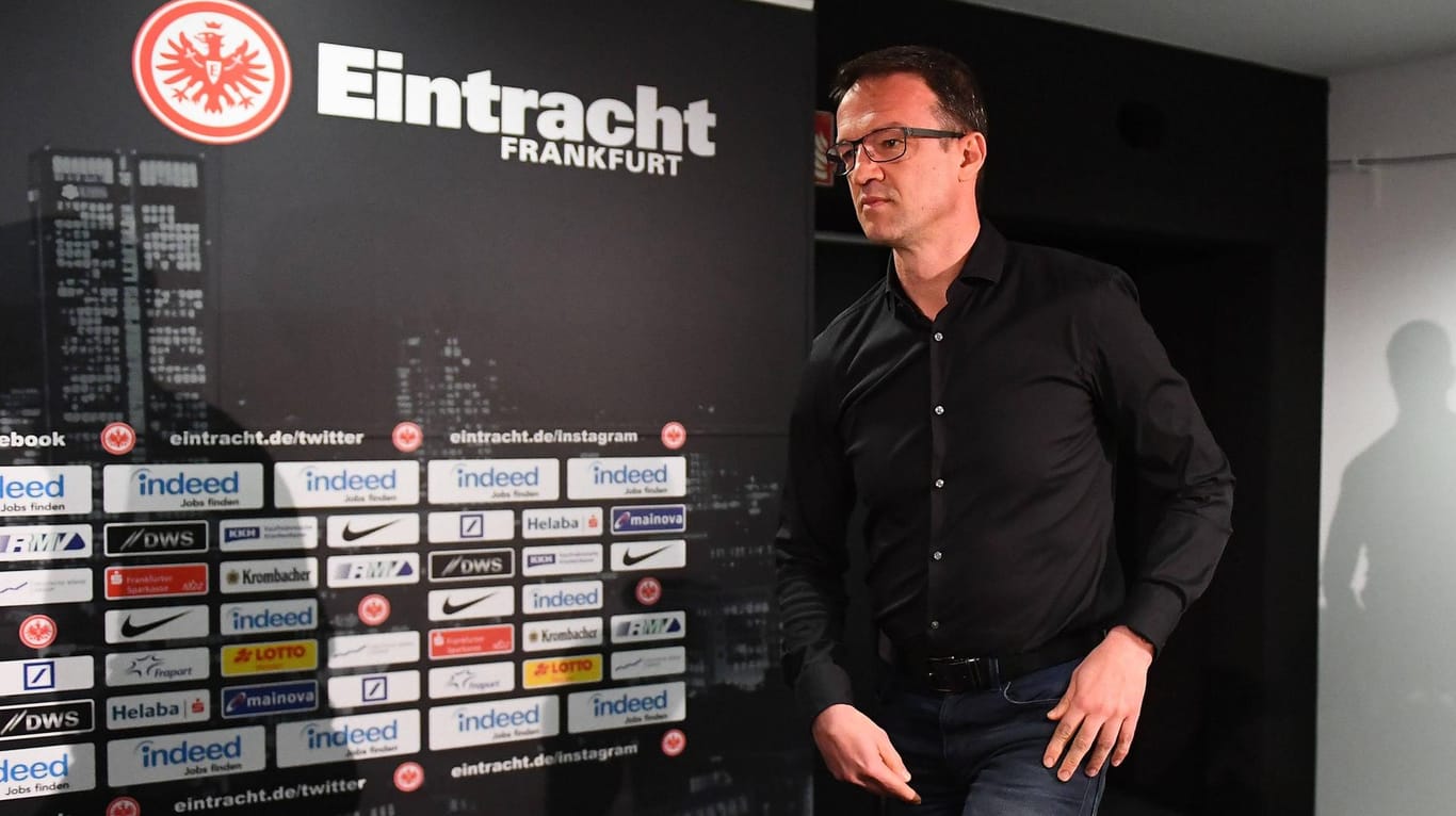 Sauer: Frankfurt-Manager Fredi Bobic auf der Eintracht-PK zu Niko Kovac.