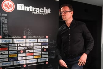 Sauer: Frankfurt-Manager Fredi Bobic auf der Eintracht-PK zu Niko Kovac.