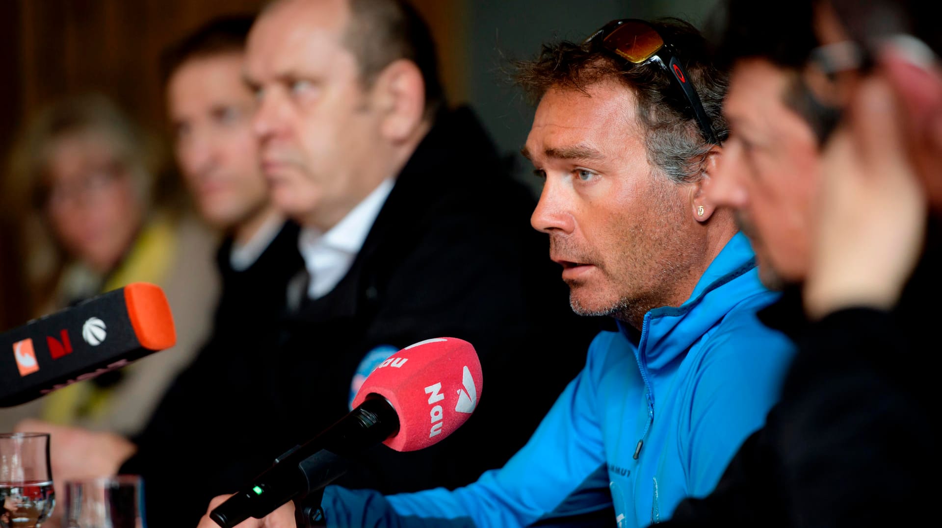 Von Schneefall und Wind gebremst: Rettungschef Anjan Truffer bei einer Pressekonferenz in Zermatt.