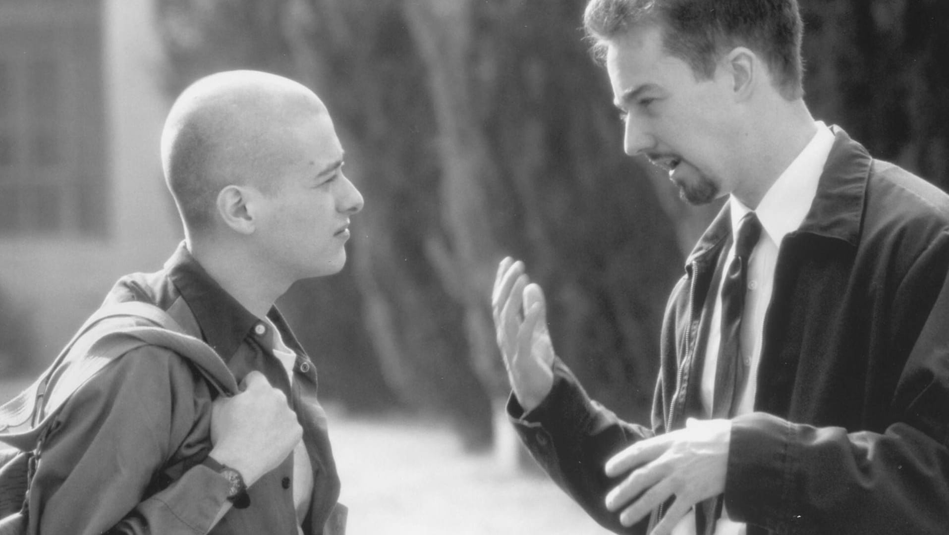 "American History X": Die Brüder Derek (Edward Norton) und Danny (Edward Furlong) versuchen einander neu kennenzulernen.